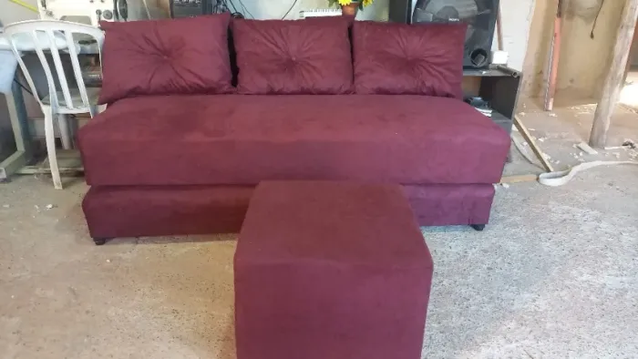 Sofá cama modular vinho com puff de 45cm 