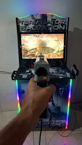 Maquina com jogos de tiro para brinquedoteca, comércio e salão de festas.