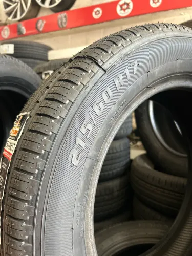 Pneu 215/60 R17 Crystone remolde