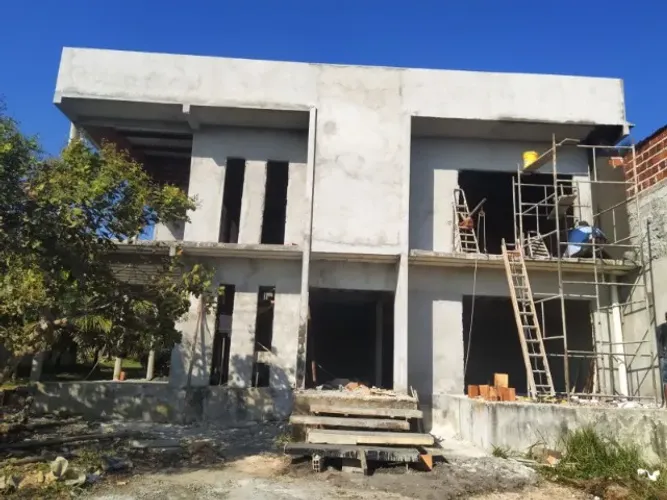 CASA EM FASE DE ACABAMENTO COM TERRENO 527M²