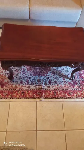 Mesa de Centro Elegante em Madeira Maciça