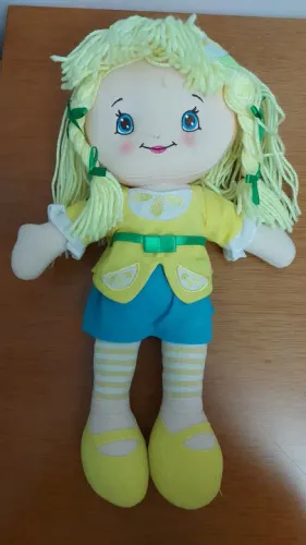 Boneca de Pelúcia Moranguinho