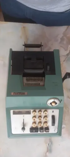 Calculadora manual antiga Olivete Summa mecânica 200,00 - Aceito proposta