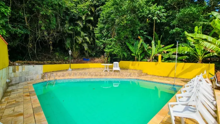 Casa à venda no Condomínio Jardim Albamar em Guarujá.
