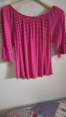 Blusa feminina rosa com branco estilo bata