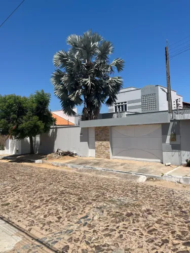 Casa duplex à venda no Reis Veloso