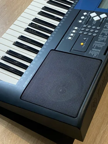 Teclado Yamaha PSR E333 +  pedal sustain
