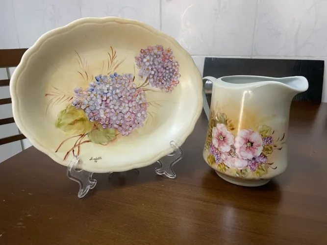Lindo bule é prato de bolo em Porcelana