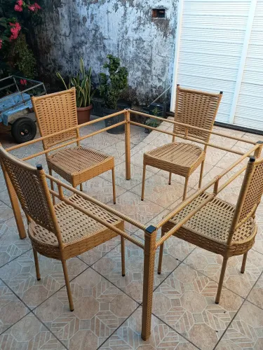 Conjunto de Mesa e Cadeiras para Área Externa