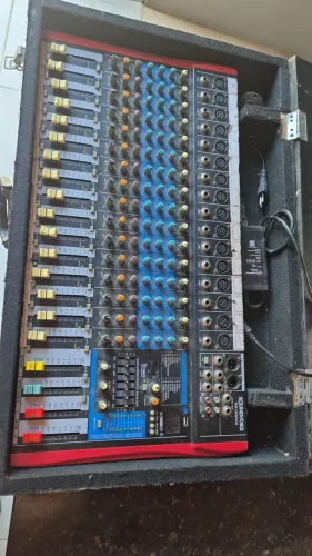 Mesa de som 16 canais soundvoice