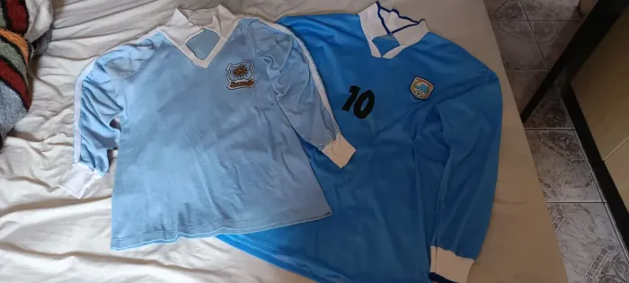 2 Camisas retrô seleção uruguaia de futebol