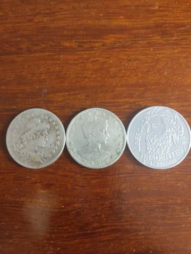 Moedas colecionáveis 2 de 400 réis e 1 de 5000 cruzeiros Tiradentes 