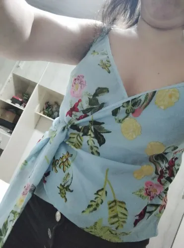 Blusa feminina floral azul