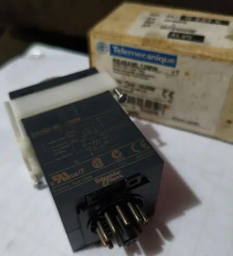 relé temporizador eletrônico de função única Schneider RE48ATM12MW