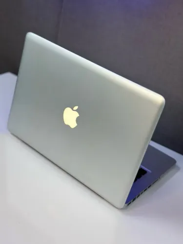 MacBook Pro 2011 Modelo: A1277 Processador: i5- 2.3GHz  8GB DDR3 240GB SSD Placa de ví