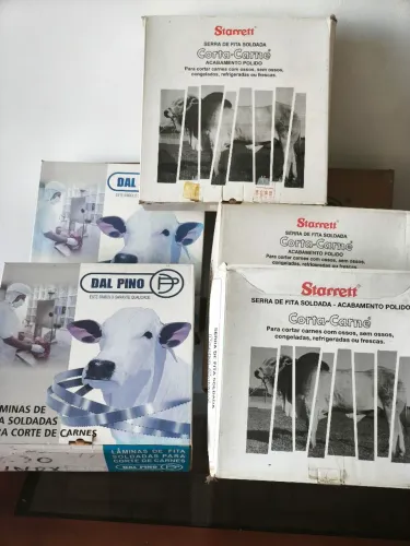Desfazendo loja: 05 caixas de serra fita, peças bebedouro, chaira, tudo por R$400