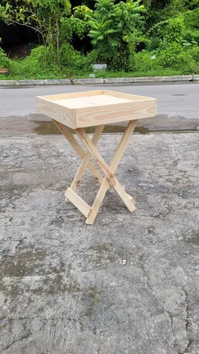 Mesa dobrável de madeira