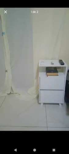 Gaveteiro branco de 2 gavetas