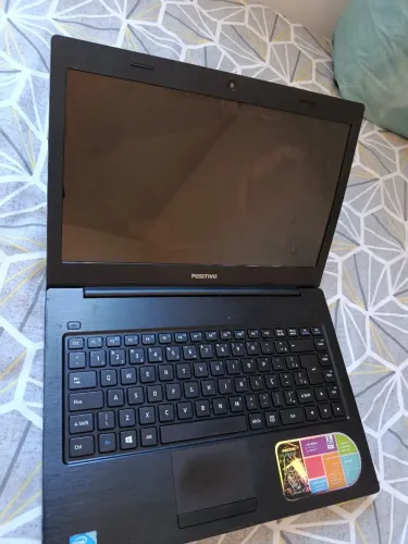 Vende-se notebook Positivo (tela com defeito)