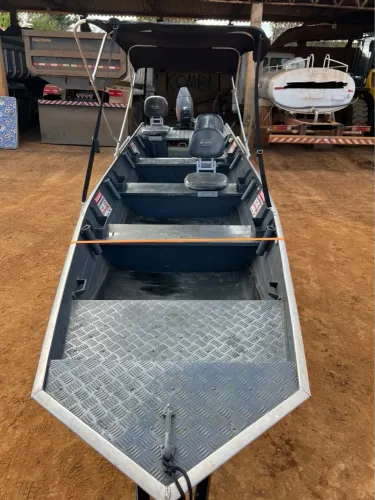 Canoa 6 metros borda alta com motor