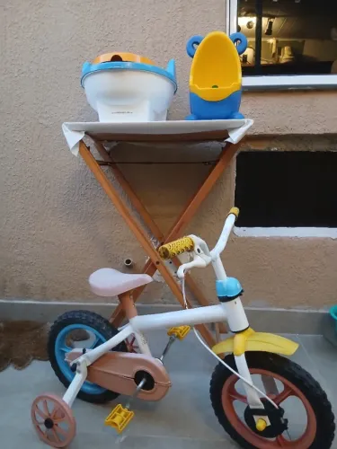 Kit para criança. Bicicleta + troninho de criança + mictório de criança.
