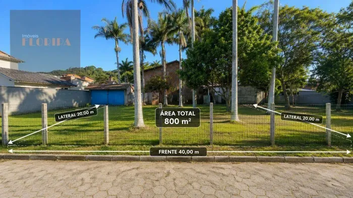Terreno com 800m² com 40 metros de frente no Morro das Pedras próximo da praia