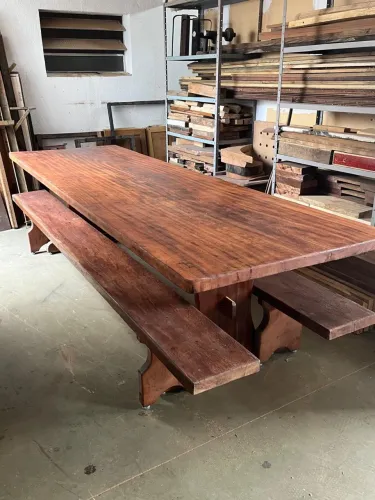 Conjunto chácara: mesa 3 metros de madeira nobre com bancos