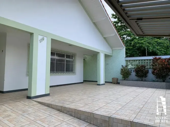Térrea para aluguel possui 192 metros quadrados com 3 quartos em Jardim Star - Peruíbe - S