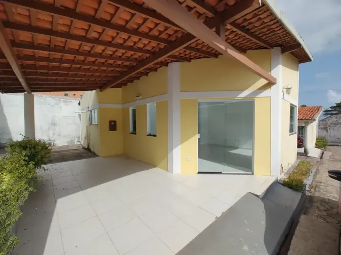 LOCAÇÃO CASA 02 QUARTOS RESIDENCIAL FECHADO NA AV. LITORÂNEA |