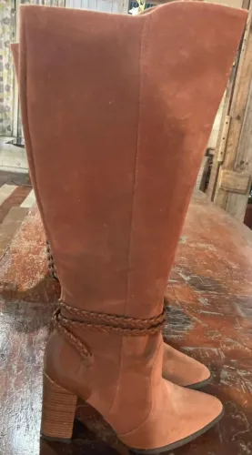 Vendo bota camurça