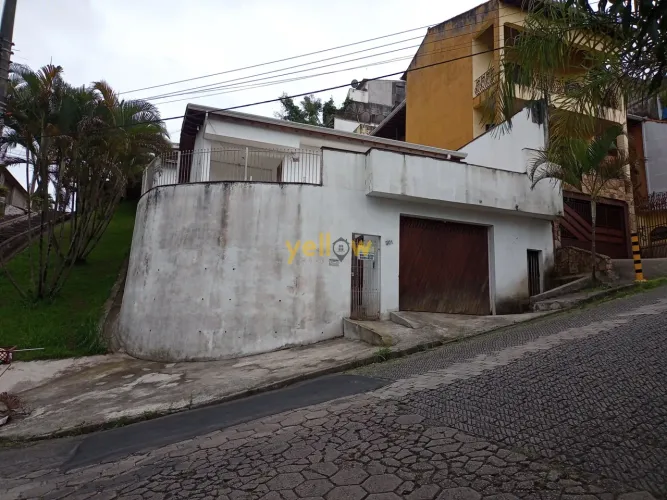 Casa de 6 dormitórios em Parque São Benedito, Santa Isabel - 263m² por R$850k para venda e