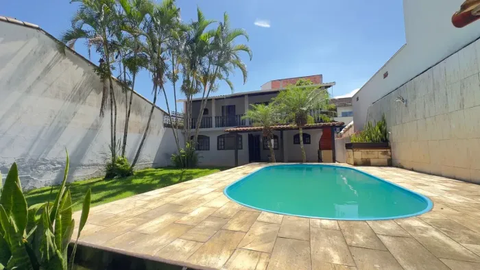 Casa para venda tem 210 metros quadrados com 4 quartos