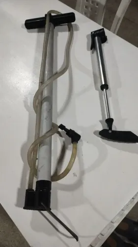 Bomba de encher pneu, 40 reais as duas 