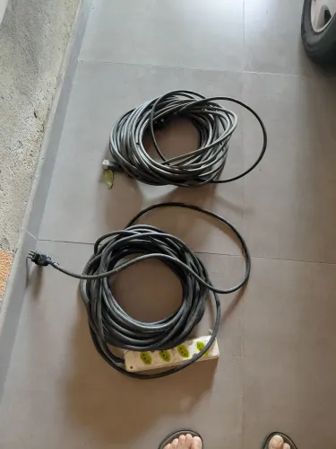 Vendo-se dois cabos para grande e um batedor de Milk Sheik industrial
