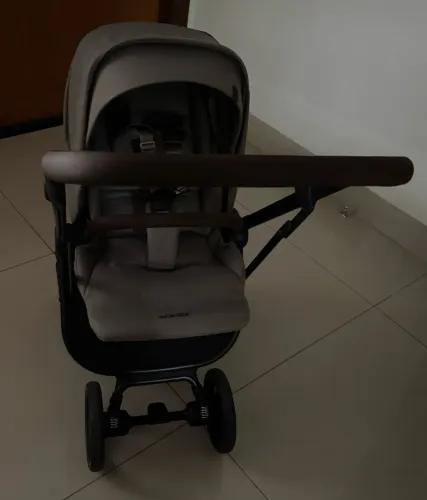 Carrinho e Moisés maxi cosi Leona 2