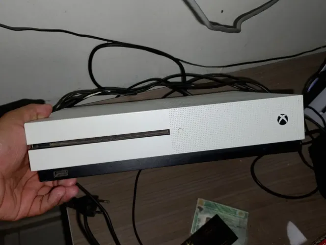 Xbox one s + 2 controles