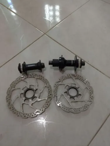 Par de cubos shimano mt410 center lock