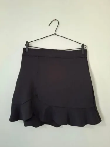 Saia preta curta com babado e zíper peplum tamanho M