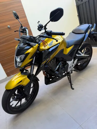 Vendo CB300F - Honda - pouco rodada (somente venda)
