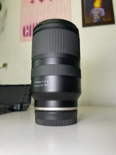 Lente Tamron 17-70mm f/2.8 Di III-A VC RXD para Sony E-Mount (APS-C)