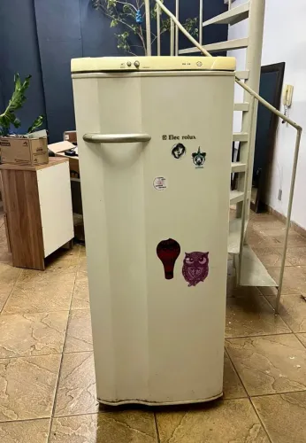 Geladeira Eletrolux E28