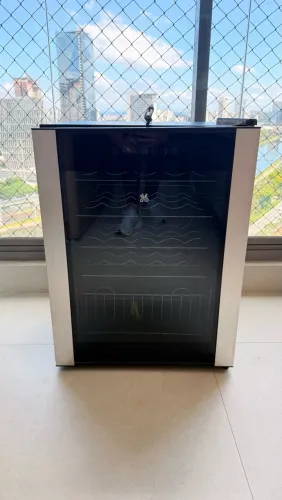 Adega GE 24 garrafas 127v