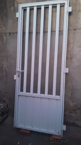 Portão de Alumínio 2,36 x 0,93 m com Fechadura