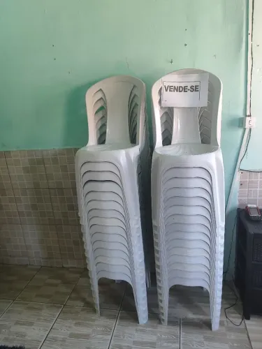 Cadeiras sem braço semi novas 