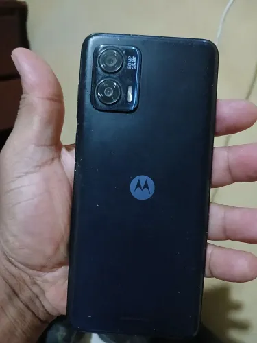 Vendo celular barato, Moto G73 semi novo, com carregador. Para vender logo. 