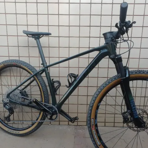 Sense Impact Race 2023 / Cambio SLX 12v / Suspenção RockShox Recon / Pneus Tubeless