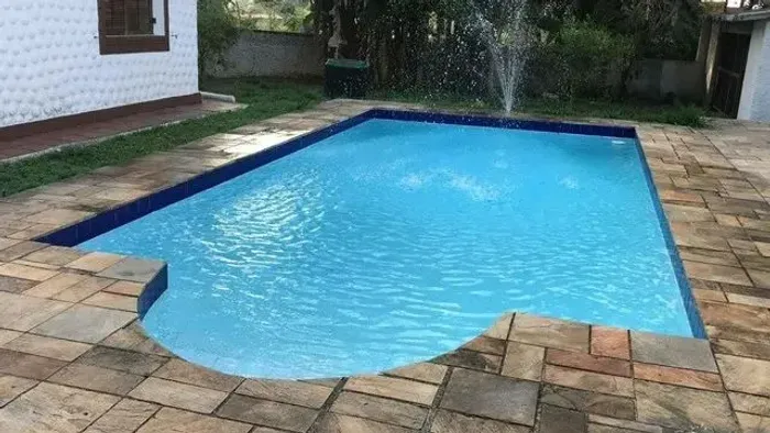 Casa Padrão à venda em Três Montanhas, Osasco - 5 dormitórios e suíte!