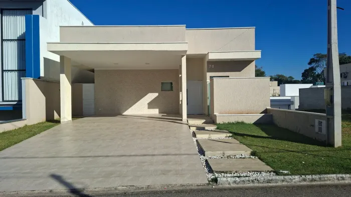 Linda casa no Moema Ville