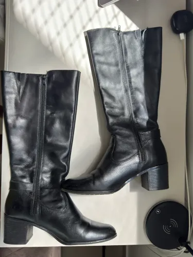 Bota de Couro Preta Feminina Nº 36 - Excelente Estado