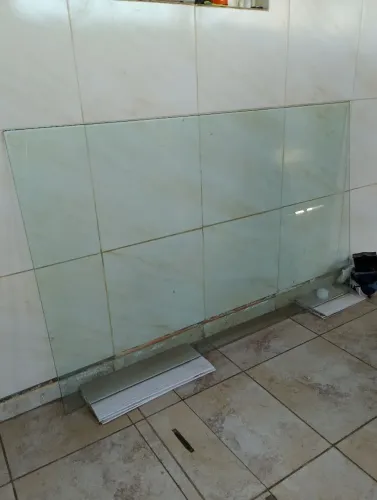 Vidro de mesa + 4 cadeiras